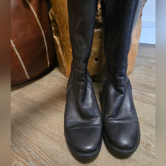 Made in Portugal Knee High Lined Leather Block Heeled Zip Up Boots - Picture 13 of 16